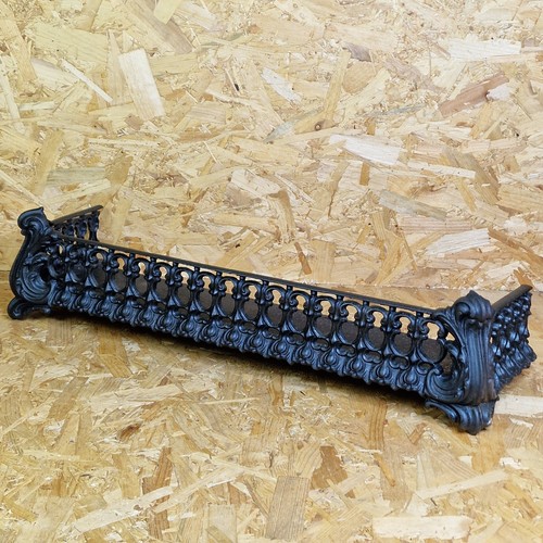 Small black cast - black,