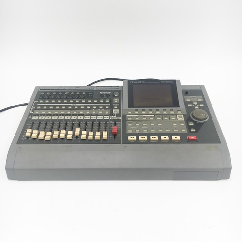 Roland 1680 bit - 24-bit, digital