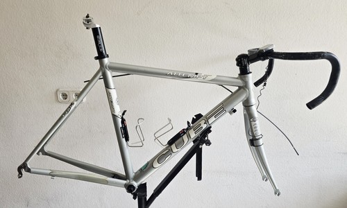 Cube attempt road - road, frame