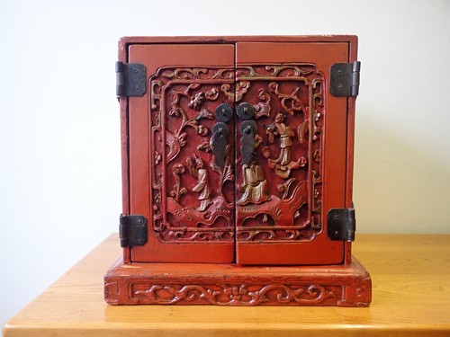 Chinese red lacquer - , top