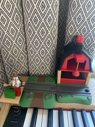 Brio wooden shed with magnetic - brio,