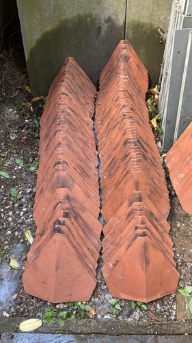 Rosemary bonnet hip - clay, roof