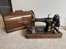 Vintage Collectible Hand Crank Singer Sewing Machine With Original Carrying Case
