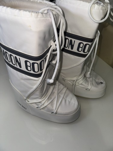White moon boots size 5 - white,