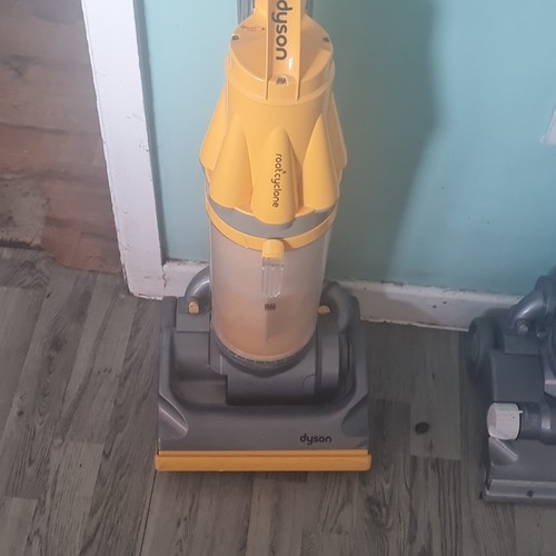 Dyson dc08 bagless - , corded