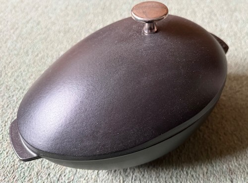 Staub cast iron mussel pot - cast,