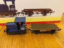 Hornby R3943 Express Dairy