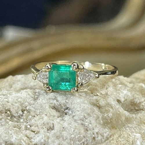 Emerald cut diamond - 2.50,