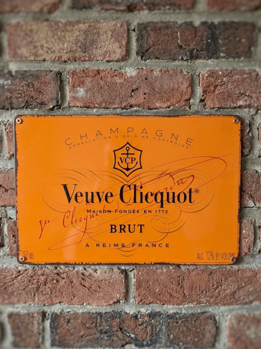 Veuve clicquot champagne - veuve, metal