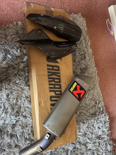 Akrapovic evolution line kit