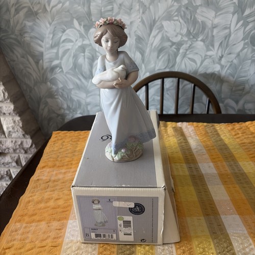 Lladro peaceful figurine - lladro,