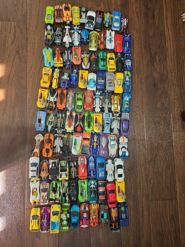 100 hot wheels many old - many,