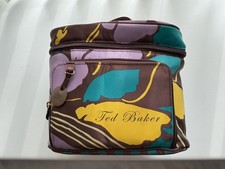 **TED BAKER VANITY TRAVEL