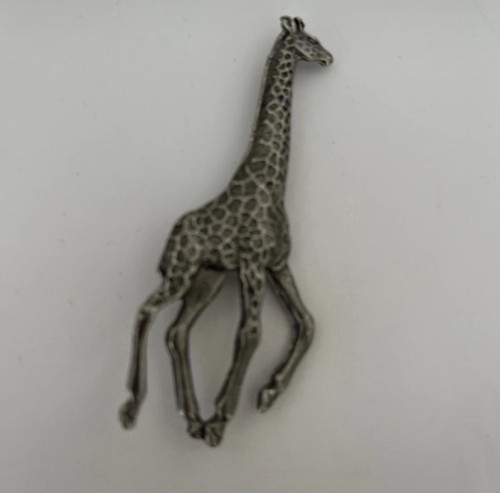 Vintage giraffe brooch - giraffe,