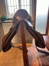 Devoucoux Brown Jump Saddle 17.5" Medium in good condition