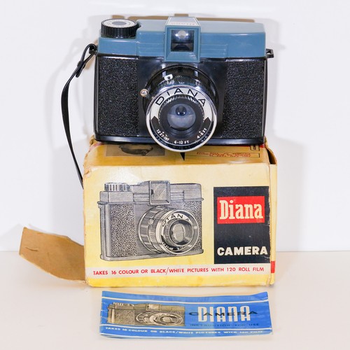 Diana 151 toy - 151, camera