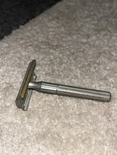 Vintage 1939-1947 GILLETTE three piece double edge safety razor
