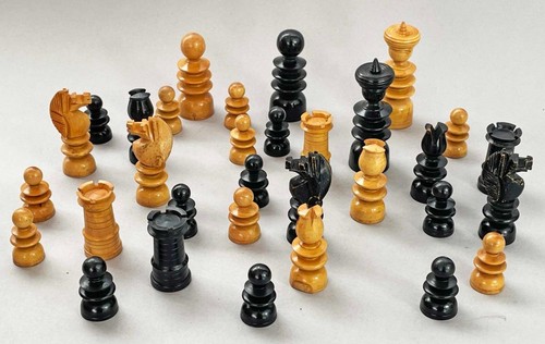 Antique chess set - box, -st