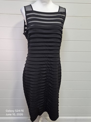 Black shutter pleat square - black,