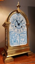 ANTIQUE FRENCH GILT AND PORCELAIN MANTEL CLOCK.
