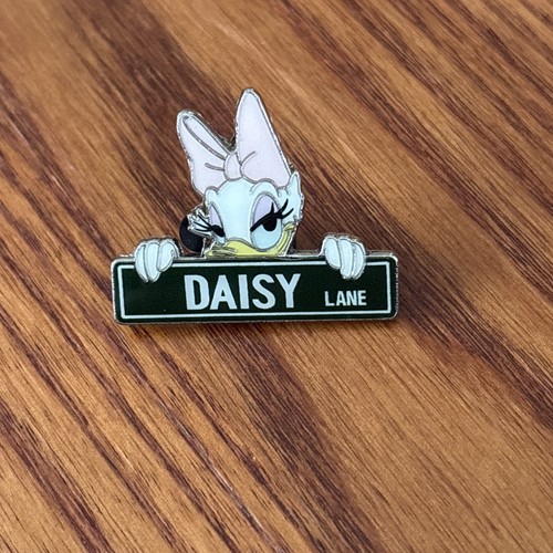Daisy road signs pin badge - daisy,