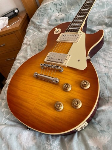 Epiphone inspired gibson - by,