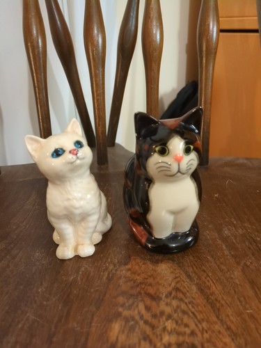 Vintage cat pottery figures - cat,
