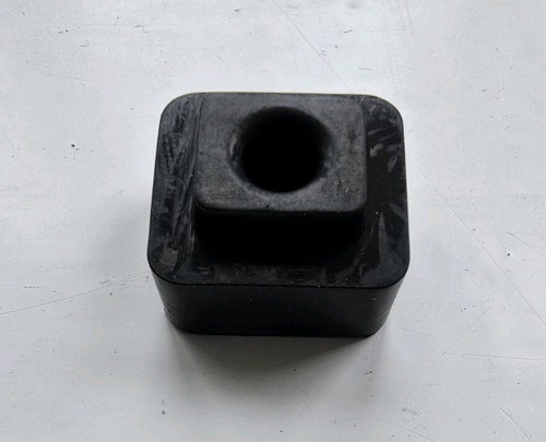 Side panel rubber mount - rubber,