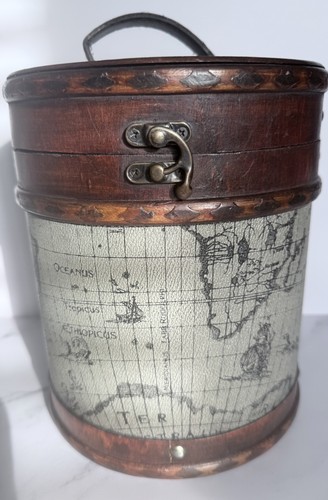 Vintage tubular wooden box - tubular,