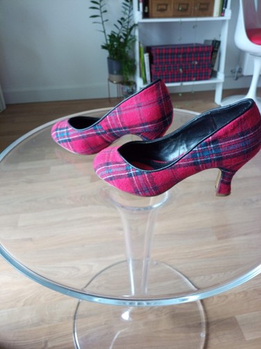 Pin couture pleaser - up, by