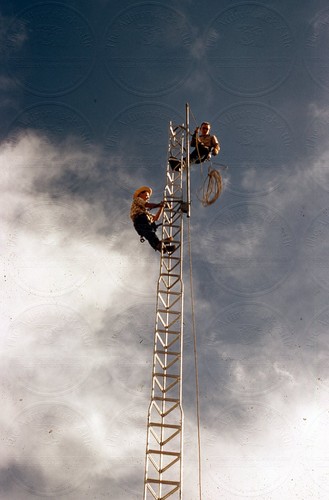 Two workers lattice radio - lattice,