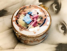 Courting couple white and gold