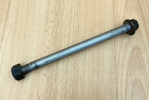 Jaguar rear wishbone hub - rear, pivot