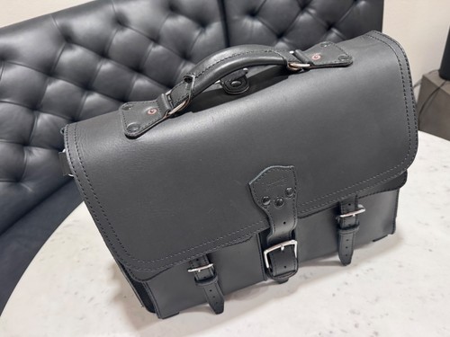 Saddleback leather front - saddleback,
