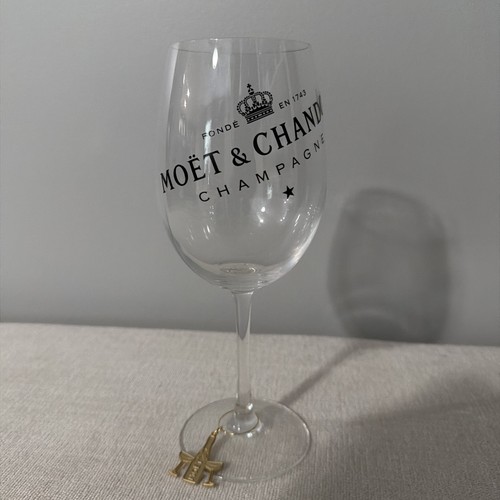 Moet chandon champagne - chandon,