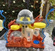 FISHER PRICE IMAGINEXT SPACE STATION PRE-OWNED GOOD PLAYED WOTH CONDITION