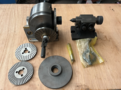 Universal indexing head for - head,