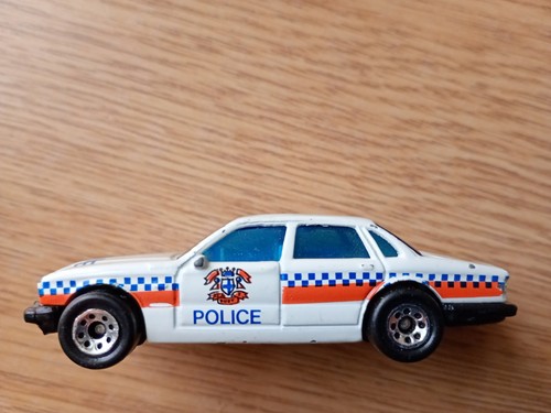 Matchbox police jaguar xj6 - matchbox,