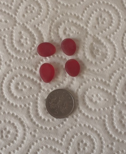 Small red pieces recycled - small,