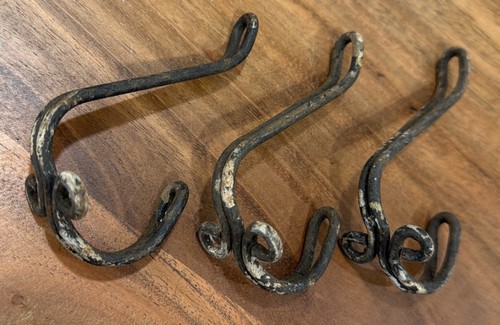Bent wire metal - metal, coat/hat