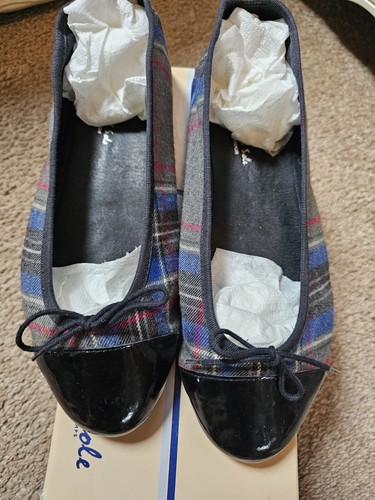 Ladies leather soled shoes