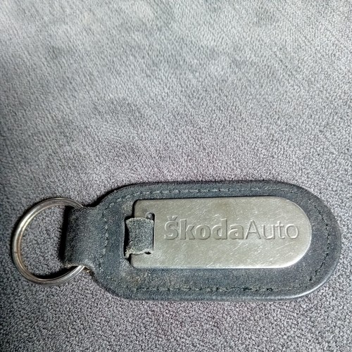 Skoda auto leather keyring - auto,