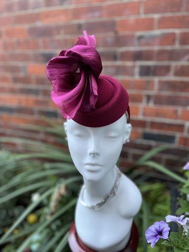 Ruby red stewardess - style, hat