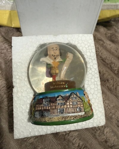 William shakespeare snow globe - william,