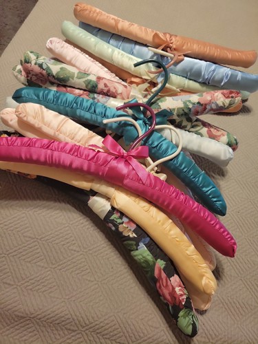 Vintage padded hangers - 18,