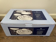 WEDGWOOD AMHERST PLATINUM FINE BONE CHINA Service for 4 (21-piece) RETIRED NIB