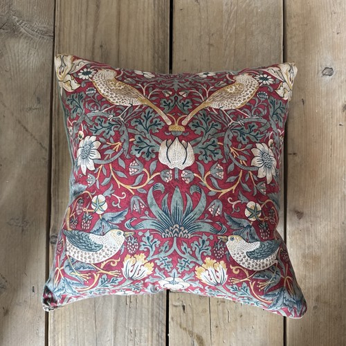 William morris strawberry - william,