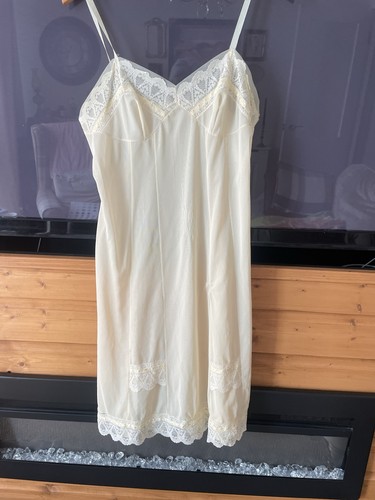 Butter yellow 1970 vintage - yellow,
