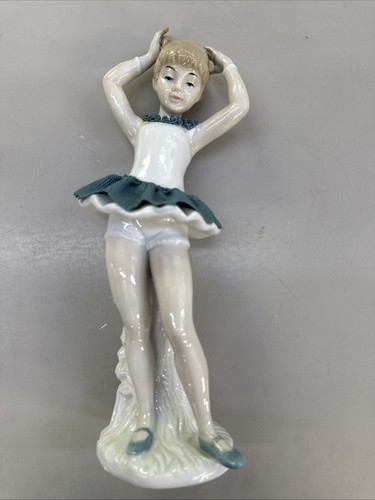 Nao lladro porcelain - by,