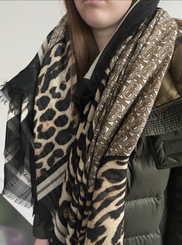 Bnwt burberry silk - burberry, scarf